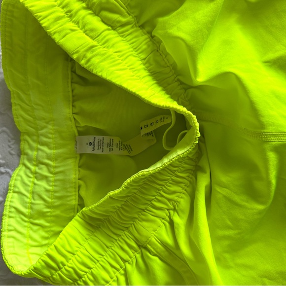 Lululemon Tracker Short - Highlight Yellow -Size 6 - Picture 5 of 6